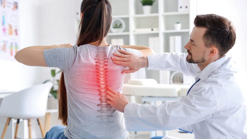 Esse problema na coluna atinge jovens e idosos e pode ser evitado com hábitos simples