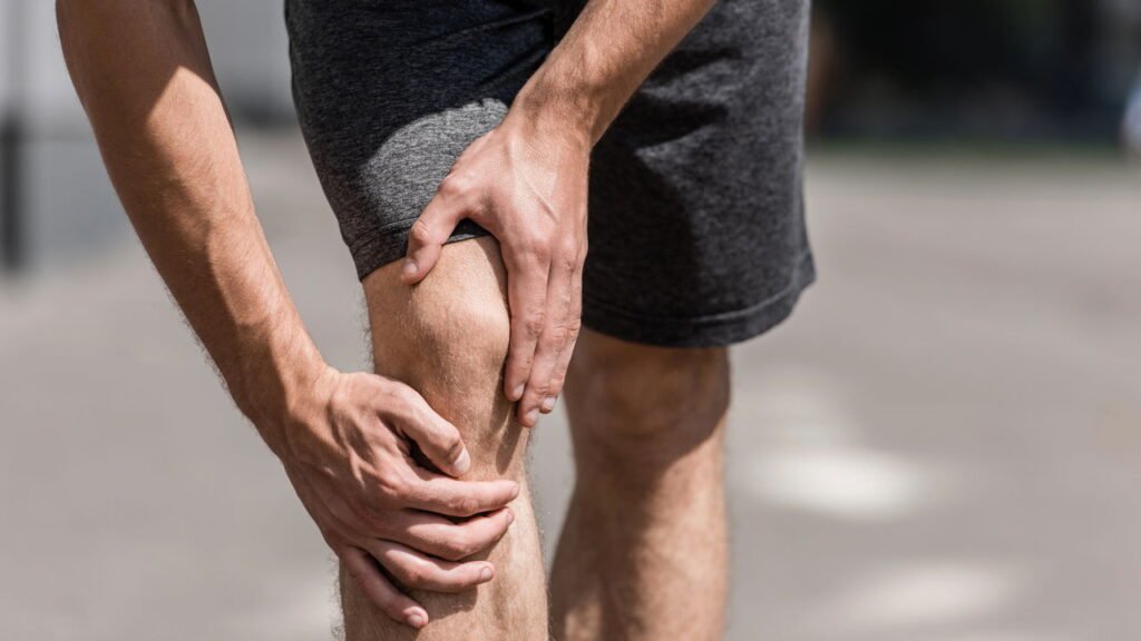 Dor no joelho pode ser evitada com esse cuidado simples no dia a dia