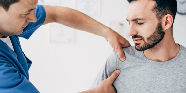 Ombro 'congelado' limita os movimentos e exige cuidado desde os primeiros sinais