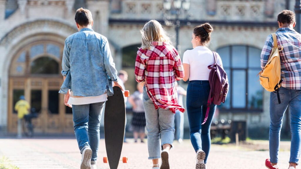 15 razões pelas quais ser popular no ensino médio pode atrapalhar sua vida