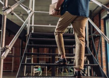 Veja quantos lances de escada por dia você precisa subir para melhorar sua saúde