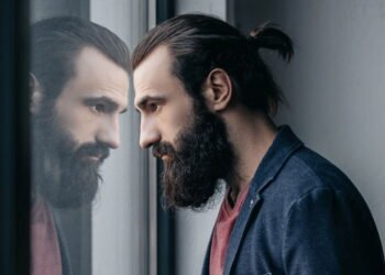 Onde colocar um espelho para que a prosperidade do lar não escape, segundo o feng shui