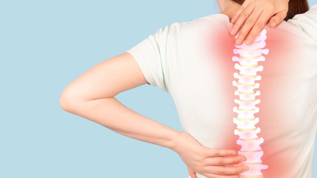 Essa condição na lombar atinge muita gente depois dos 50 e atrapalha até pequenas tarefas