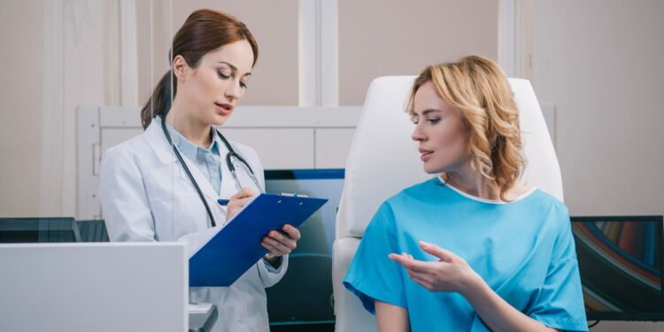 Médicos oncologistas revelam os sintomas que nunca ignorariam