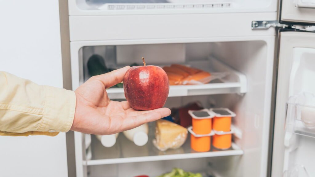 Quais frutas não devem ser misturadas na geladeira e por quê, segundo especialistas