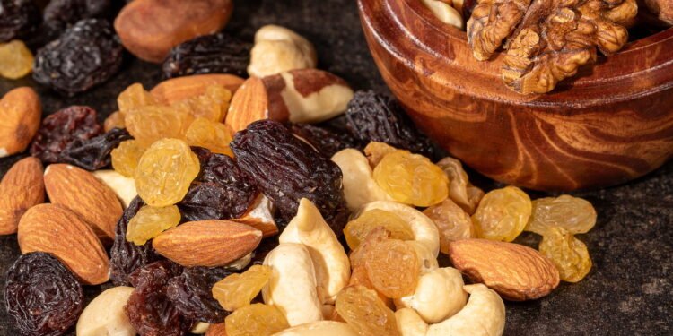 Nozes de árvore x amendoim: o que é melhor para você? Dietistas explicam