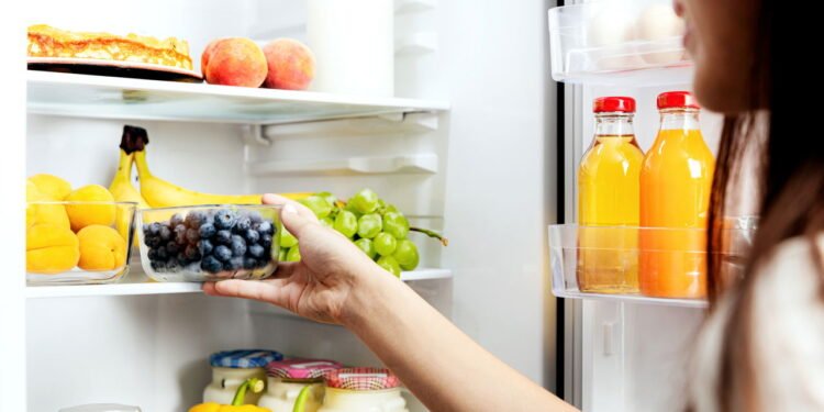 14 maneiras inteligentes de organizar sua geladeira para que você nunca mais procure comida