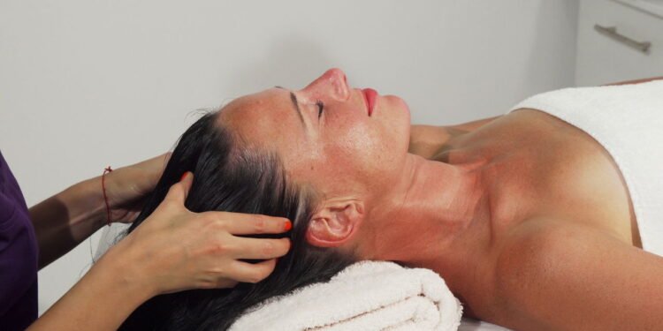 Hidratação do cabelo - Créditos: depositphotos.com / kotlyarn