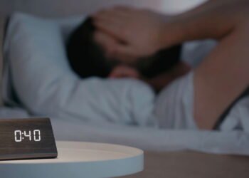 Ter insônia pode envelhecer seu cérebro em anos, mostra um novo estudo