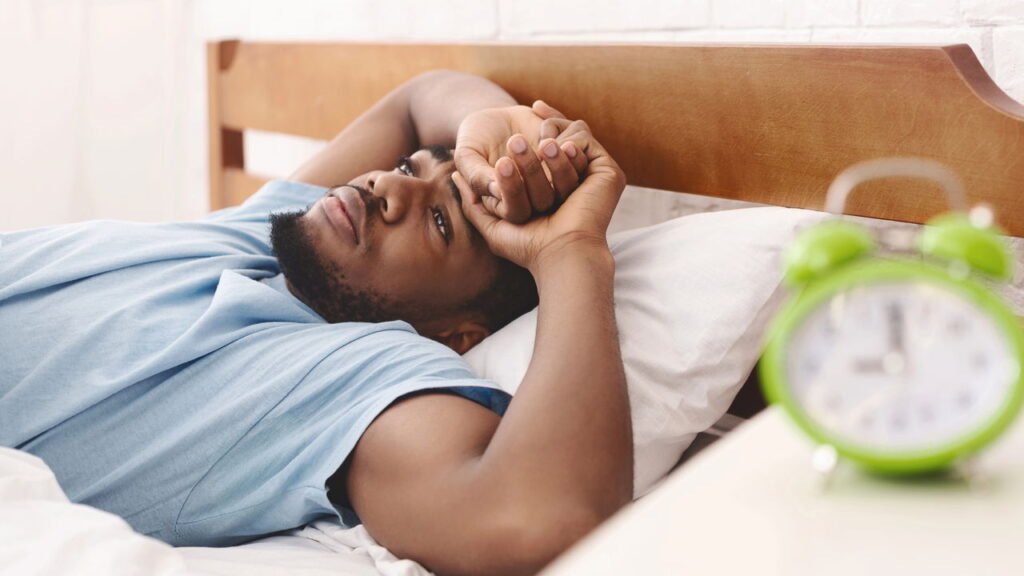 Ter insônia pode envelhecer seu cérebro em anos, mostra um novo estudo