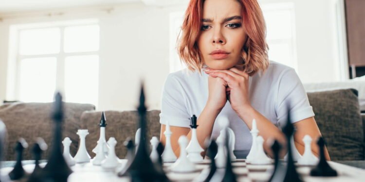 Comportamentos que revelam instantaneamente que alguém tem baixa inteligência emocional, dizem psicólogos