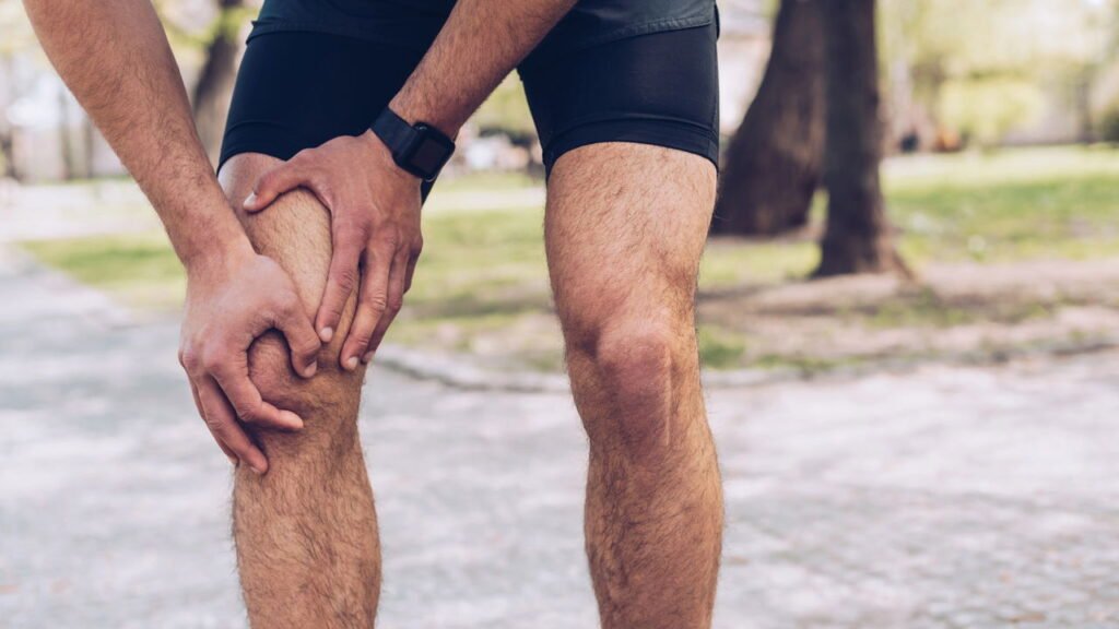 O que joelhos rangentes realmente significam para sua saúde a longo prazo