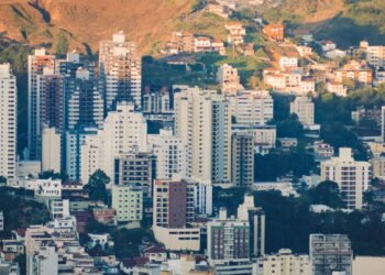 Essa cidade mineira cresce com saúde, educação forte e muita infraestrutura