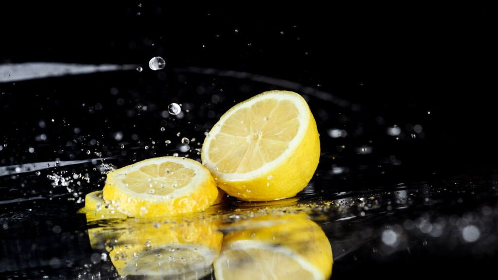 Você deve refrigerar limões? Aqui está o que realmente os mantém mais frescos