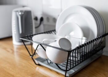 Adeus ao escorredor de pratos: a nova invenção para aproveitar todo o balcão que estará na moda em 2026