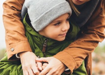 6 sinais que seu filho tem ‘FOMO’ e 6 maneiras de ajudar