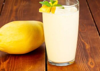 O que realmente acontece no corpo ao tomar manga com leite?