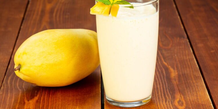 O que realmente acontece no corpo ao tomar manga com leite?