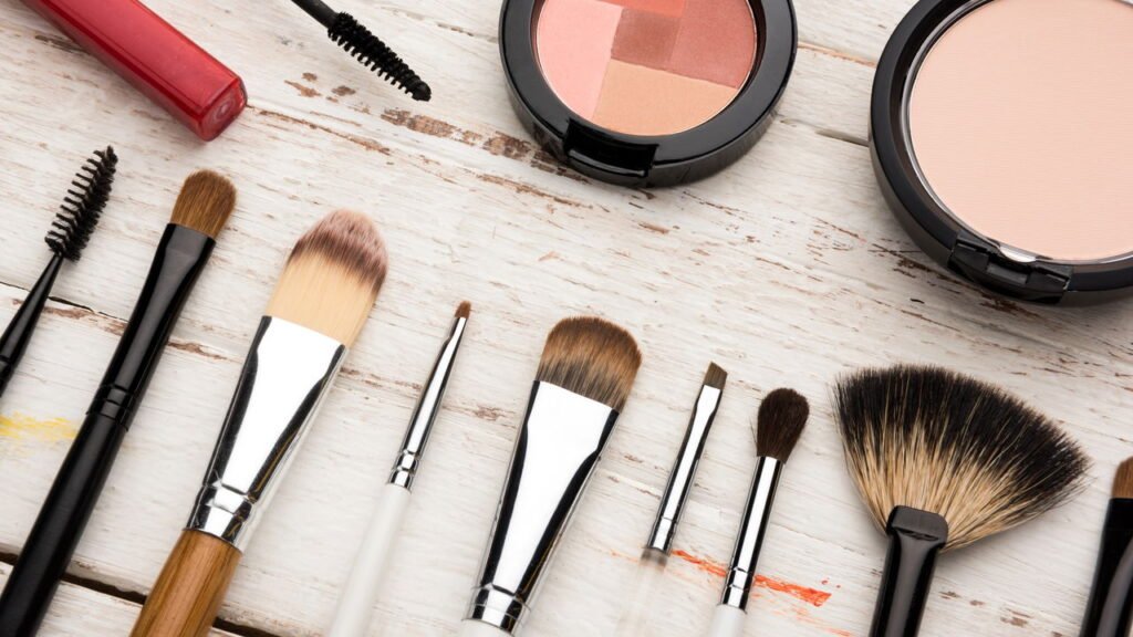 Com que frequência você deve trocar sua esponja de maquiagem, segundo especialistas