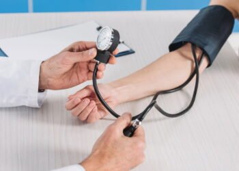 O erro comum de pressão arterial que os médicos dizem que pode custar precisão