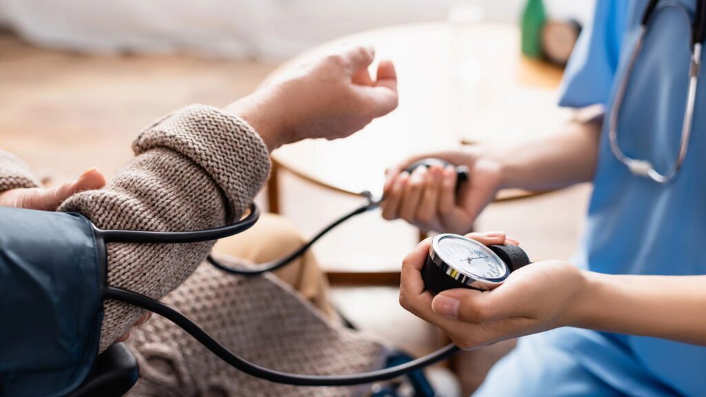 O erro comum de pressão arterial que os médicos dizem que pode custar precisão