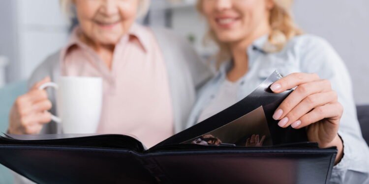 12 maneiras aprovadas por especialistas de melhorar sua memória após os 50 anos