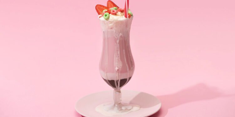Novo estudo surpreendente revela como apenas um milkshake pode prejudicar sua saúde: 'Bomba cerebral'