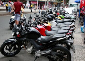 Motos econômicas que gastam pouco e rodam muito