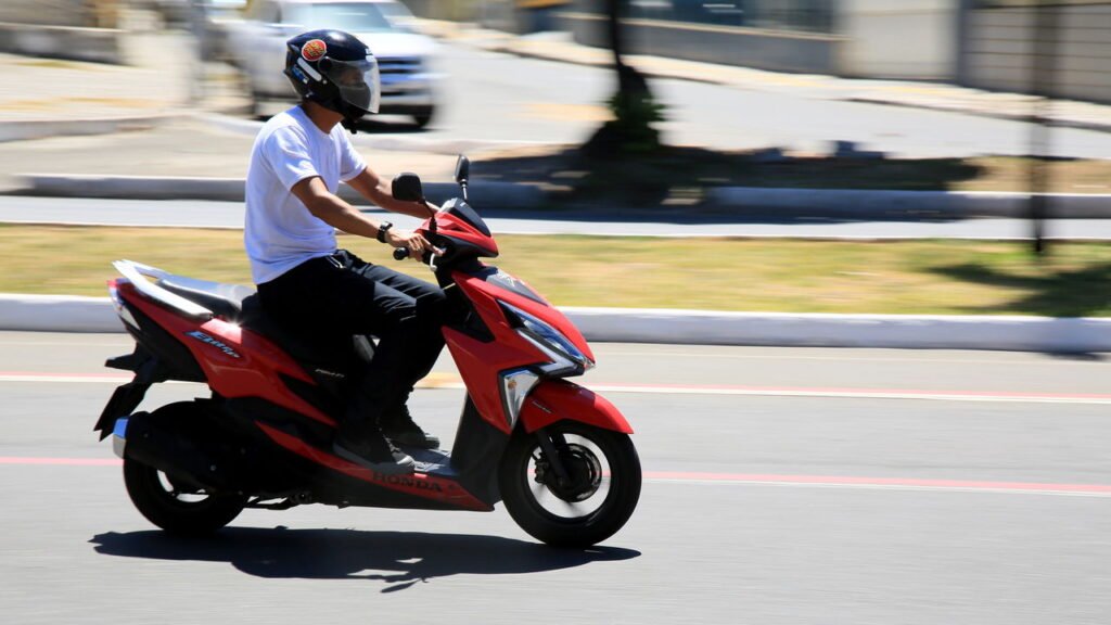 Motos econômicas que gastam pouco e rodam muito