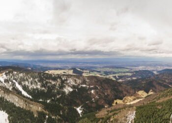 Mistério revelado: por que as nuvens pesam toneladas e não caem