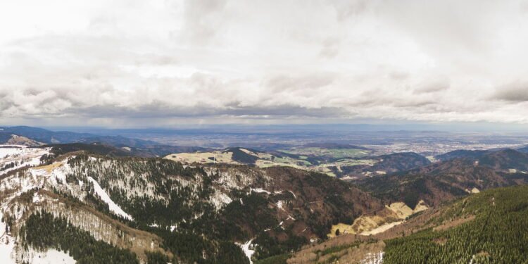 Mistério revelado: por que as nuvens pesam toneladas e não caem