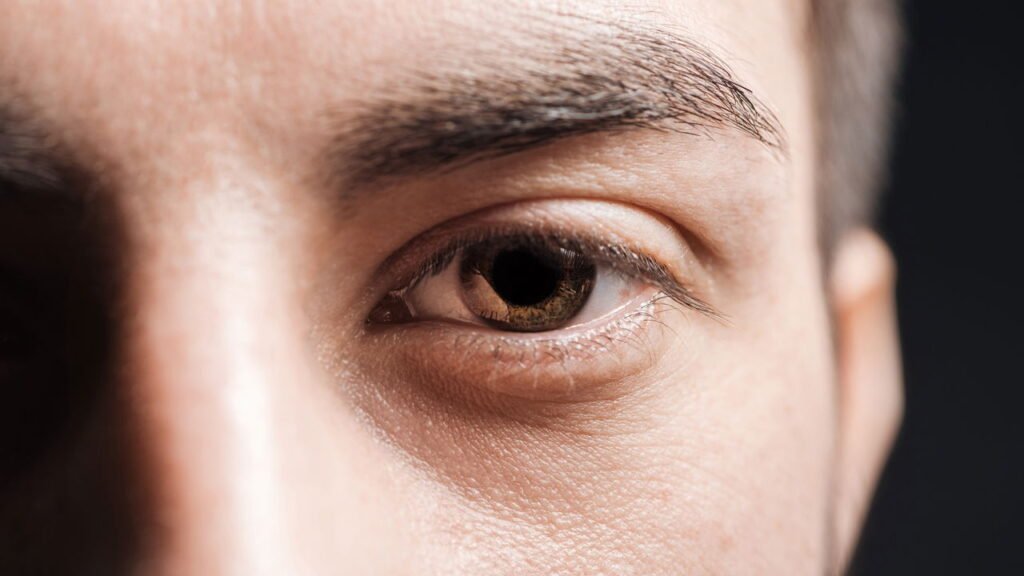 O que significa quando alguém olha fixamente nos seus olhos