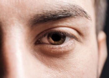 O que significa quando alguém olha fixamente nos seus olhos