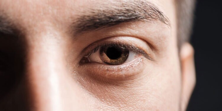 O que significa quando alguém olha fixamente nos seus olhos