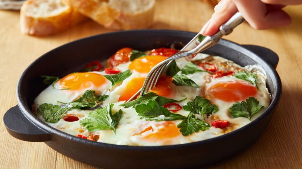 O que acontece com seu colesterol quando você come ovos todos os dias