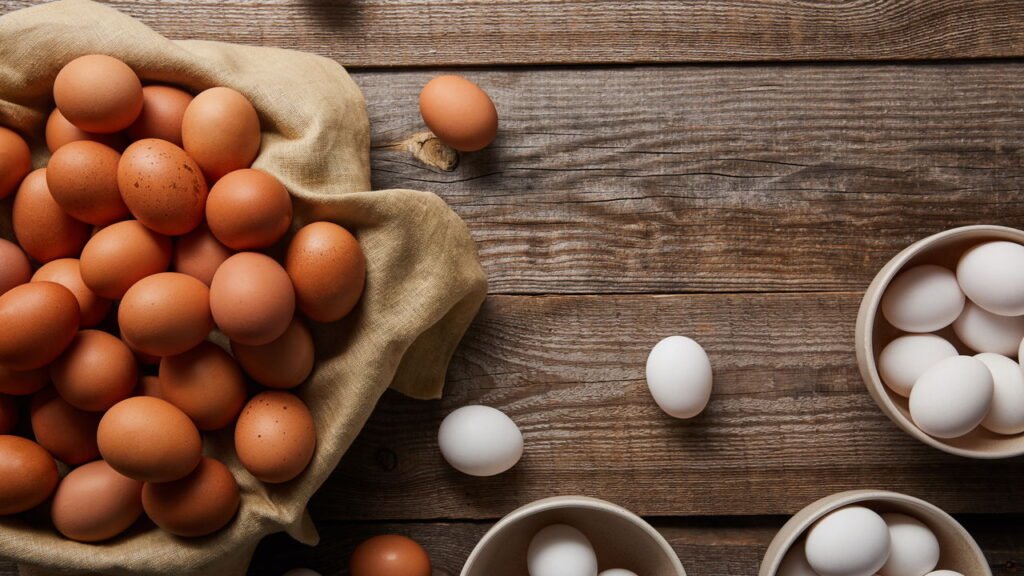 Poucas pessoas sabem: por que alguns ovos têm gemas duplas