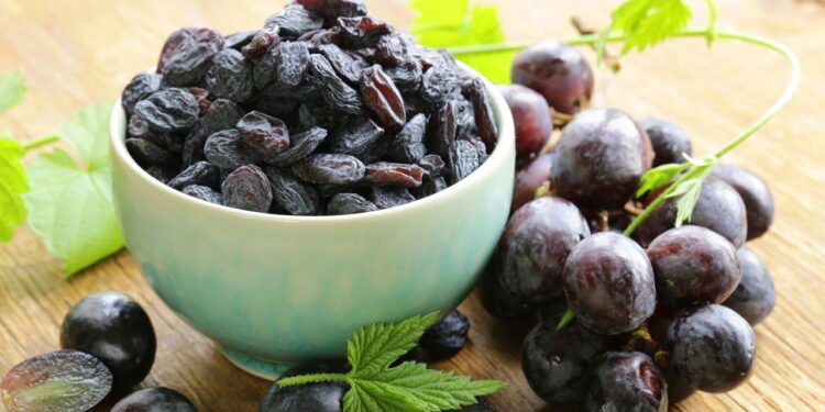 A fruta que é um poderoso antioxidante, fortalece os ossos e ajuda na produção de colágeno