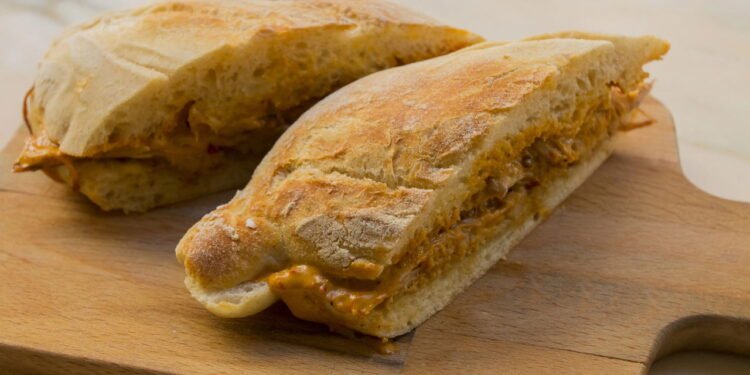 Pastel de massa cozida fica crocante com esse truque simples e caseiro