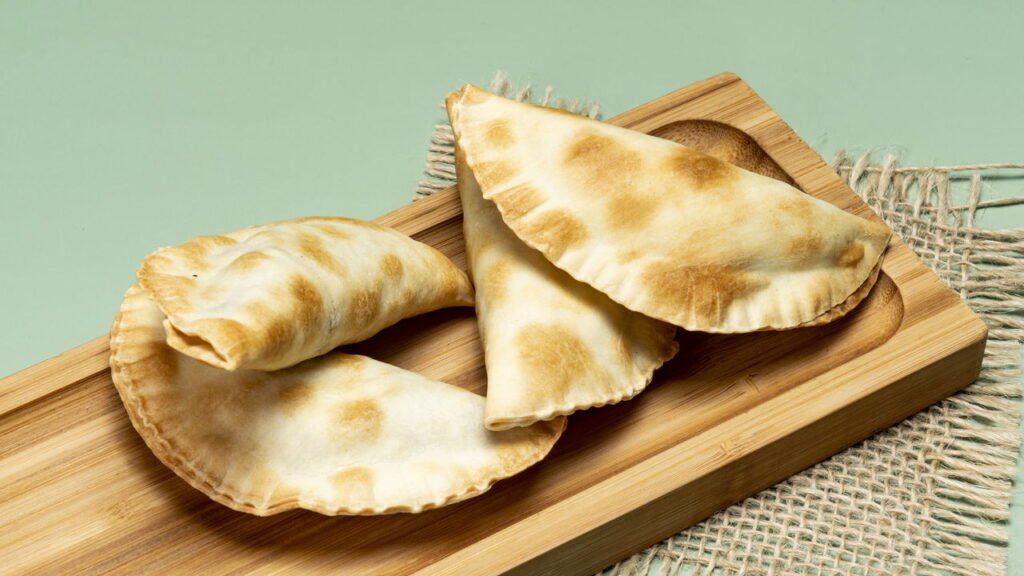 Pastel de massa cozida fica crocante com esse truque simples e caseiro