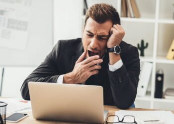 Poucos sabem por que o bocejo passa de uma pessoa para outra tão facilmente