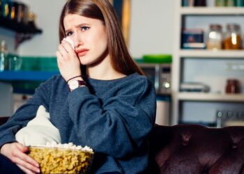 A psicologia diz que as pessoas que choram durante os filmes são mais fortes do que aquelas que não choram