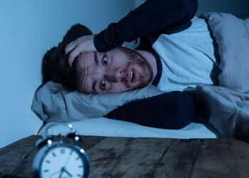 É hora de lidar com sua insônia: fazer isso pode protegê-lo contra a demência, diz estudo