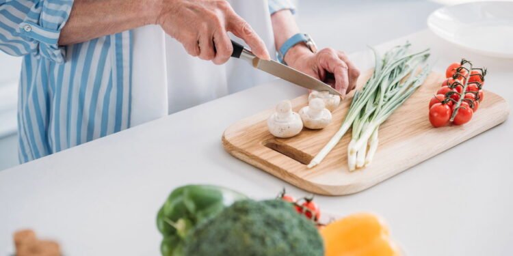 O simples hábito ao comer que melhora a qualidade de vida