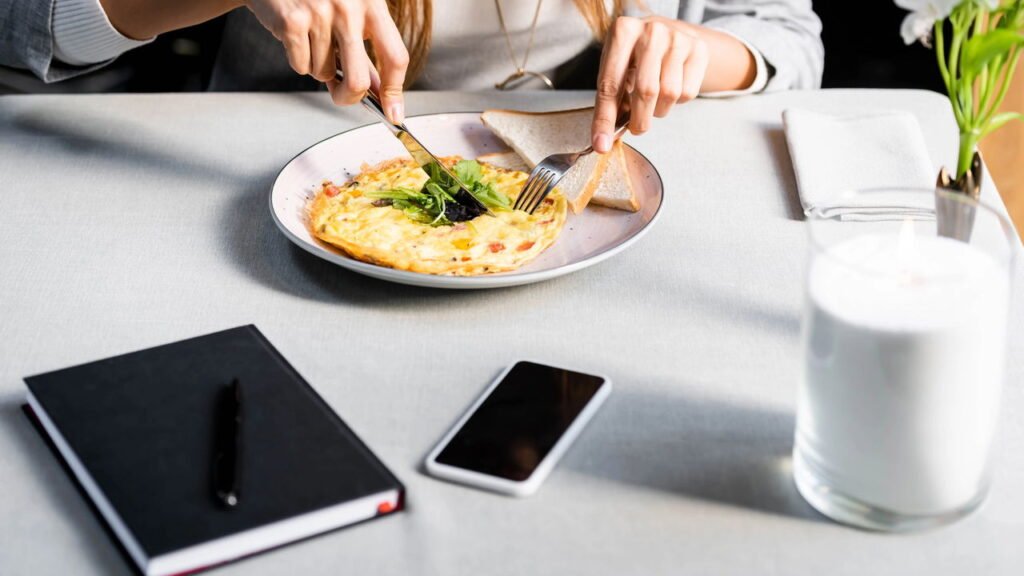 8 coisas assustadoras que podem acontecer ao seu corpo quando você pula as refeições