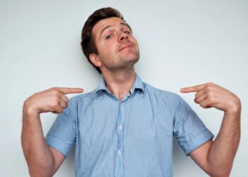 7 sinais de que você está lidando com uma pessoa egoísta que só pensa em si mesma, segundo a psicologia