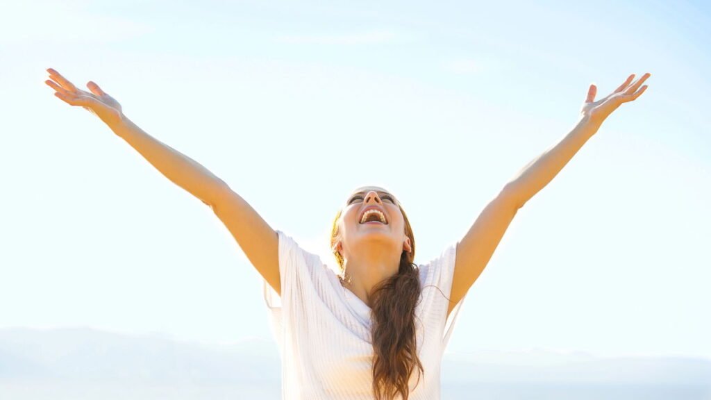 8 sinais de que você é mais feliz do que 90% das pessoas (mesmo que não pareça)