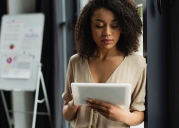 8 hábitos que melhoram seu foco, de acordo com especialistas em saúde cerebral