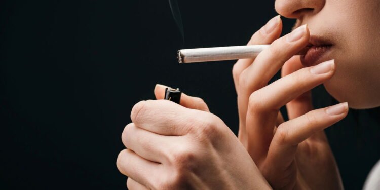 Seu hábito de fumar pode afetar até mesmo a saúde pulmonar de seus netos, alerta estudo