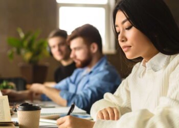 Os sinais que revelam inteligência acima da média segundo a psicologia