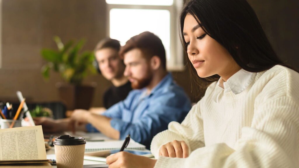 Dez sinais de que você está lidando com uma pessoa muito inteligente segundo a psicologia